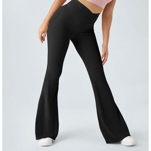 HALARA DayStretch Crossover High Waisted Pocket Leggings